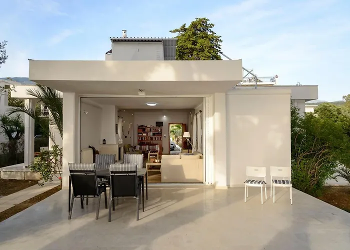 Naftilos Blue View Retreat