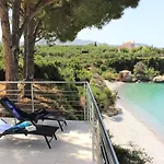 Semesterbostad Naftilos Blue View Retreat
